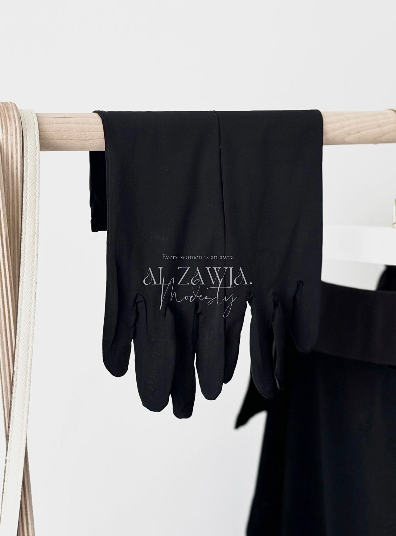 Plain touchscreen gloves